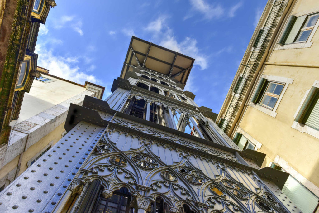 L’Elevador de Santa Justa (ascenseur de Santa Justa), construit par un élève de Gustave Eifel.