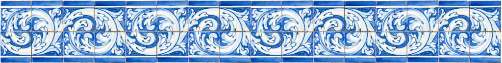 Azulejo: ensemble typique de carreaux de faïence décorés au Portugal.