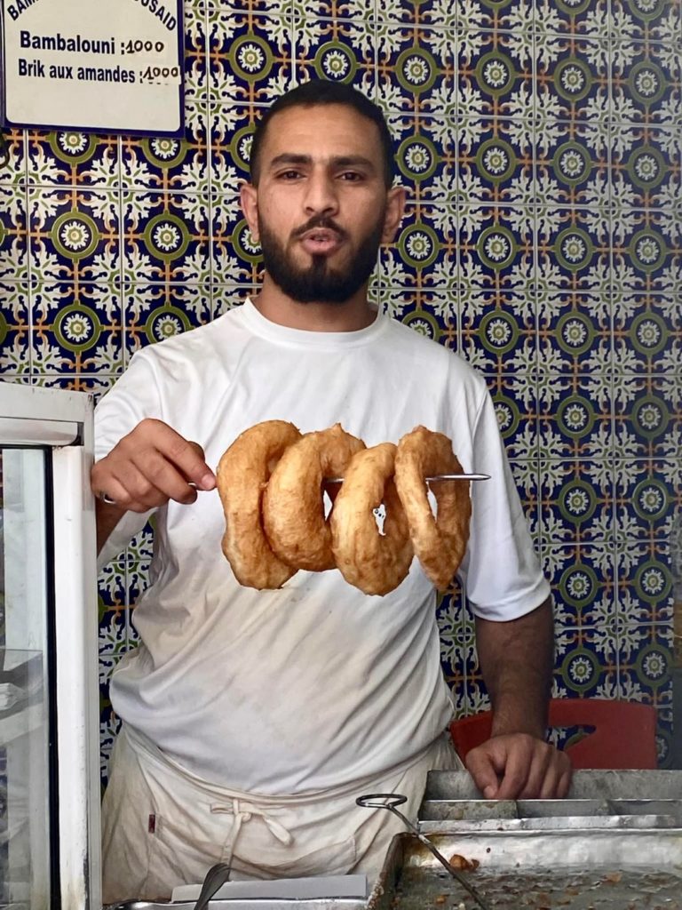 Bambalouni ou le fameux beignet tunisien qui se mange saupoudré de sucre à toute heure de la journée. 
Sidi Bou Saïd 