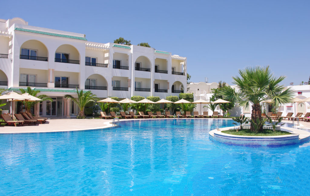Hôtel quatre étoiles intimiste avec piscine à 150 m de la plage
