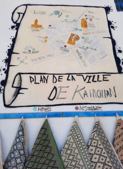 Plan de la ville de Kairouan, également très connue à travers le monde pour ses tapis 